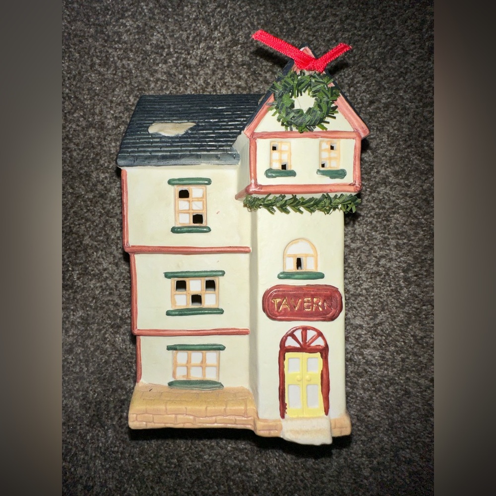 DICKENS COLLECTABLES HOLIDAY EXPRESSIONS 1991 PORCELAIN HAND PAINTED TAVERN